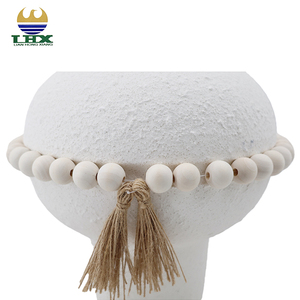 <span class=keywords><strong>Vase</strong></span> en céramique texturé blanc nordique avec pompon en perles de bois, pot de fleurs décoratif bohème en gros pour le salon, table, maison - Product Image 2