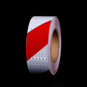 Vinilo Reflectante de Seguridad de Una Cara con Diseño de Panal de Abeja Ultra Traffic, Rojo y Blanco, Ecológico, Impermeable y Resistente a los Rayos UV - Product Image 2