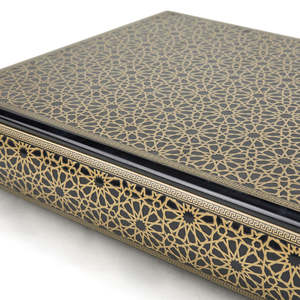 Exhibidor de Madera de Alto Brillo con Forro de Gamuza para Anillos, Pulseras y Collares, Diseño Rectangular Lujoso y Elegante - Product Image 5