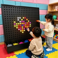Panneau mural sensoriel éducatif pour l'autisme, avec éclairage LED coloré, jeux de piquets, jouet thérapeutique de stimulation