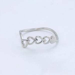 Anillo Minimalista de Acero Inoxidable Chapado en Oro de 18K con Diseño de Corazón Recortado y Eslabones Abiertos, Anillo Delicado Apilable para Mujer - Product Image 4