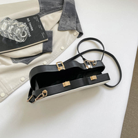 Sac à bandoulière en cuir PU en forme de guitare, nouveauté 2026, pour femme, sac à main à rivets, style Y2K, streetwear, sac créatif