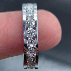 Anello con Accento di Cristallo Geometrico Circolare per Donne, Accessorio Minimalista alla Moda per Uso Quotidiano - Product Image 2