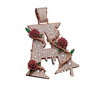 Pendentif lettre couleur or rose avec moissanite et strass, motif fil barbelé rose, cadeau bijou - Product Image 2