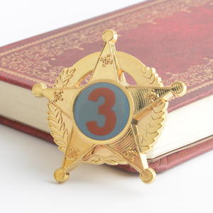 Custom 3D Gold Metal Star Lapel Pin Badge Handmade Esmalte Broche para Vestuário Acessório Presente para os amantes da Moda - Product Image 6