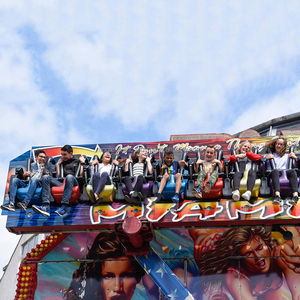 Nouvelle Attraction Extérieure pour Enfants : Manège Crazy Wave Grand Modèle Miami sur Remorque à Vendre - Product Image 2