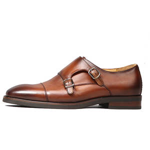 Un moine masculin portant des chaussures, style coréen, formel, à lacets, haut de gamme - Product Image 1