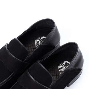 Chaussures en cuir suédé pour hommes, pour occasions formelles, décontractées et de bureau. Chaussures personnalisées pour hommes. - Product Image 3