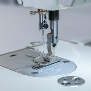 Máquina de Coser Industrial de Alta Velocidad para Camisetas y Jeans B-9200D, Maquinaria Textil - Product Image 3