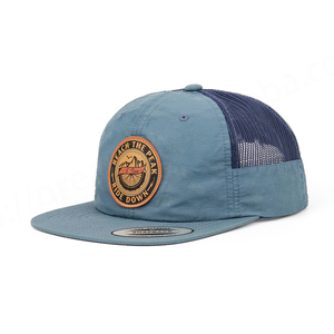 Casquette Snapback Performance 6 Panneaux Personnalisée Haute Qualité, Respirante, Imperméable, à Séchage Rapide, en Nylon et Maille Tropicale, avec Tissu Jersey - Product Image 1