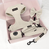 Accessoires pour Chiots Rose Harnais en Velours Côtelé avec Logo en Caoutchouc Personnalisé et Kit Laisse Collier pour Animaux de Compagnie