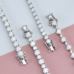 สร้อยข้อมือเทนนิสสี่ง่ามแบบคลาสสิกที่ดีที่สุด ทำจากเงินแท้ 925 ประดับเพชรโมอิสซาไนต์ - Product Image 5