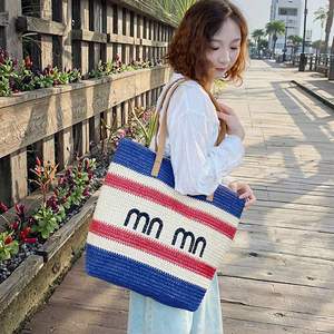 Sac de plage en paille pour voyage en plein air, sac de plage rayé coloré d'été, sac fourre-tout en paille grande capacité pour femmes, personnalisable - Product Image 1