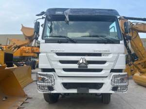 Suministro de Fábrica: Camión Tractor HOWO 371 HP 6x4 con Volante a la Izquierda para Logística - Product Image 2