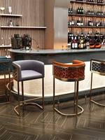 Tabouret de bar pivotant en métal de luxe léger, siège en PU, dossier haut, style moderne et minimaliste, mobilier commercial pour salle de billard/zone de visionnage TV