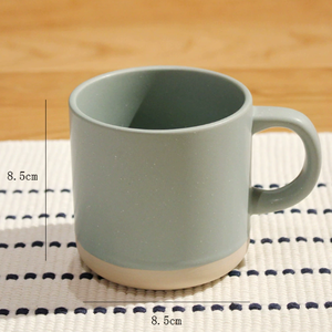 Tazas de Cerámica de Dos Colores con Diseño de Pareja de Dibujos Animados, Alta Estética, Aptas para Lavavajillas y Microondas, Diseño Personalizable para Negocios, Venta al Por Mayor - Product Image 6