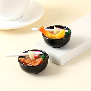 Colgante de PVC con diseño de comida realista, llavero creativo con diseño de comida realista: cola de fénix, camarón y fideos de ternera estofados - Product Image 3