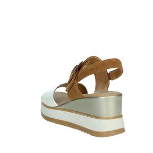 รองเท้าแตะส้นเตารีดผู้หญิง Charm หนังสีขาว รุ่น 21244-E5 - Product Image 2