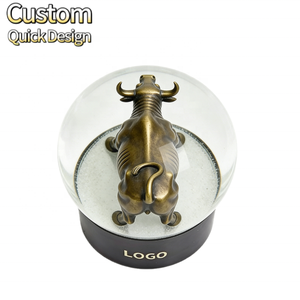 Globo di Neve Personalizzato con Toro di Wall Street, Statuetta del Toro in Bronzo con Base Logo per Regali Finanziari - Product Image 2