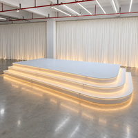Plateforme de scène de mariage en acrylique blanc brillant, incurvée, à trois niveaux avec éclairage LED pour cérémonie, hôtel, banquet, événement