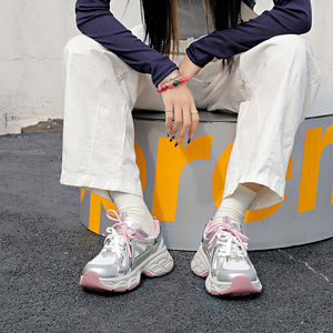 LYKU 2026 Chaussures de course légères à lacets pour femmes, semelle souple, respirantes, confortables, anti-odeur, baskets tendance - Product Image 3