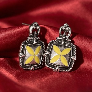 Orecchini a perno floreali vintage bohémien, gioielli per le orecchie a forma di fiore antico per occasioni quotidiane - Product Image 2