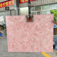 Panneau de revêtement mural en pierre de quartz rose cristallin en marbre rose naturel personnalisé pour la décoration intérieure de villas et d'hôtels