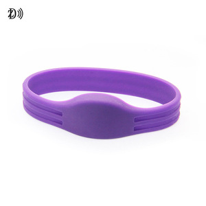 Pulsera RFID con logotipo personalizado 13,56 Mhz, pulsera NFC de silicona resistente al agua con grabable, n. ° 2 - Product Image 4