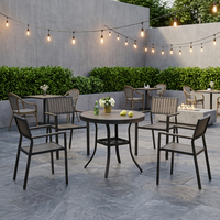 Meubles d'extérieur, structure en acier brossé, bois plastique, tables et chaises de restaurant pour terrasse extérieure