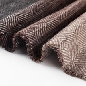 Meilleures ventes <span class=keywords><strong>couverture</strong></span> <span class=keywords><strong>en</strong></span> <span class=keywords><strong>laine</strong></span> avec pompon couvertures tissées <span class=keywords><strong>en</strong></span> <span class=keywords><strong>laine</strong></span> mérinos avec franges <span class=keywords><strong>couverture</strong></span> <span class=keywords><strong>en</strong></span> <span class=keywords><strong>laine</strong></span> à carreaux - Product Image 4