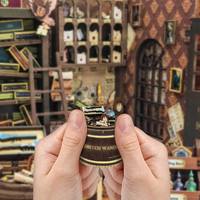 Magasin de baguettes magiques, Académie de magie, baguette magique de Sisyphe, assemblage DIY, petite maison en bois, produits faits à la main, nouveaux ensembles, échelle 1:8