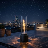 Cheminée d'extérieur portable à bioéthanol, modèle cylindrique haut en métal perforé, base noire, flamme spirale, pour table ou extérieur