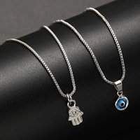 Le nouveau collier double couche à pendentif œil turc rétro et palmier 2025 est un accessoire unique, polyvalent et haut de gamme