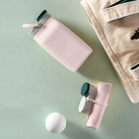 Bouteille d'eau de sport en silicone sans BPA, design créatif personnalisé en gros, toucher doux, bouteille pliable