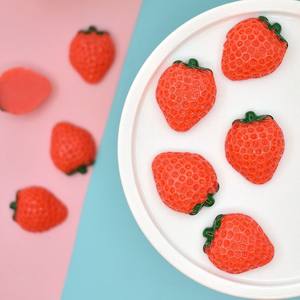 Cabujones Decorativos de Resina de Fresa, Resina de Frutas con Reverso Plano, Tres Tamaños, Figuras de Resina Artificial OPP, Accesorios DIY, 100 Unidades - Product Image 4