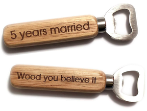 Abridor de Botellas de Madera Personalizado, Grabado, Llavero Rústico, Recuerdo de Boda, Regalo Sentimental para Padrinos de Boda, Padrino, Papá - Product Image 4