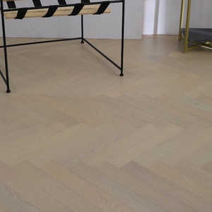 Natural European Grade Tongue Groove Prefinished Oak <b>Engineered</b> <b>Flooring</b> For Wholesale Building Materials - Product Image 3