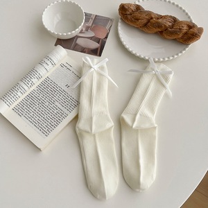 Calcetines de lazo para mujer, estilo Miu, color blanco lechoso, calcetines de media pantorrilla, estilo japonés JK, calcetines negros que combinan con todo. - Product Image 4