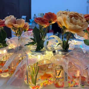 Pecera Cuadrada Luminosa para Peces Betta con Decoración de Rosas, Acuario Creativo, Mini Paisaje Decorativo para Vendedores Ambulantes - Product Image 1