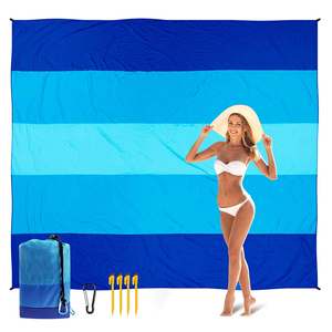Manta de Playa Premium de Secado Rápido, Resistente al Agua y a la Arena, para 1-6 Adultos, Extra Grande y Ligera, con 4 Estacas - Product Image 3