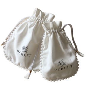 Présentoir à bagues personnalisé pour bijouterie, pochette à bijoux en mousseline de coton doux blanche avec pompon, petit cadeau - Product Image 6