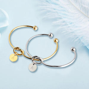 Bracelet jonc en acier inoxydable personnalisé avec lettres anglaises ouvertes, style couple, pour homme - Product Image 2