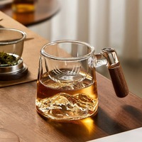 Tasse à thé en verre en gros avec poignée en bois et infuseur en forme de montagne, couvercle en bois, mug en borosilicate de haute qualité