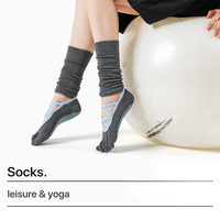 Chaussettes de yoga croisées pour femmes avec dos nu antidérapant à cinq orteils Mid Tube Pilates Floor