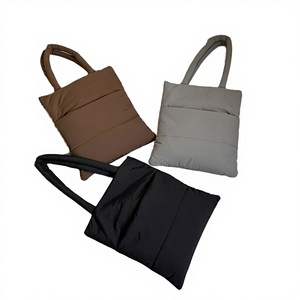 Sac fourre-tout matelassé en nylon OEM, style vintage automne-hiver, grand sac bandoulière messager - Product Image 3