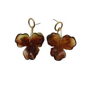 Boucles d'oreilles pendantes tendance en acier inoxydable 316L avec placage or PVD, durables et résistantes - Product Image 1