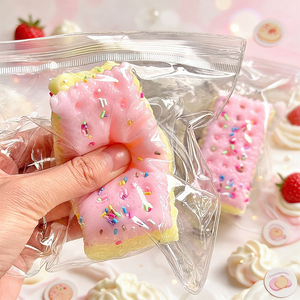 Jouet Squishy Biscuits Roses à Montée Lente en TPR, Barre à Presser Parfumée Sucrée, Faux Aliment Kawaii Anti-Stress - Product Image 3