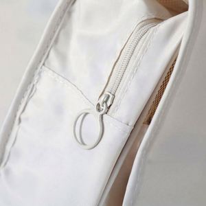 Trousse de Maquillage de Voyage Suspendue en Polyester Imperméable avec Fermeture Éclair, Personnalisable avec Logo et Design - Product Image 3