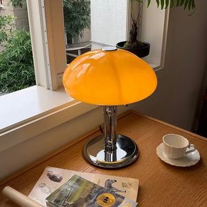Luxuriöse Kreative Eisen-Pilz- & Kürbis-Tischlampe Hochwertige Designer Einfache Verstellbare Elektrische Nachtleuchte für Schlafzimmer - Product Image 2