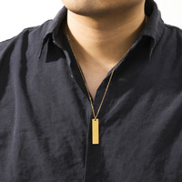 Bonne vente en acier inoxydable gravé lettre Signature pendentif collier Logo personnalisé barre verticale pendentif collier à breloques